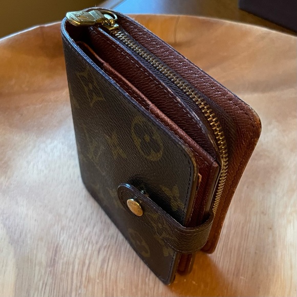 AUTHENTIC Louis Vuitton Compact Wallet - Picture 6 of 10